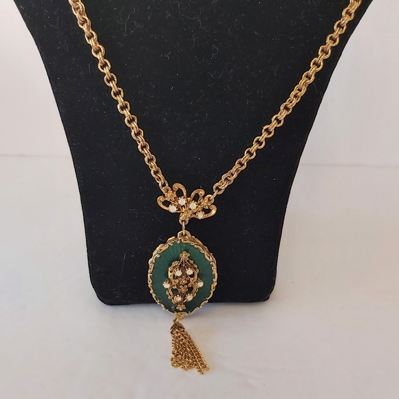 L.M.J vintage gold tone necklace emerald green - Picture 10 of 14